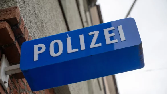 Der 36-Jährige kam wegen des Verdachts auf Mord in Untersuchungshaft. (Symbolbild) - © Peter Kneffel/dpa