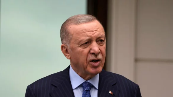 Der t&uuml;rkische Pr&auml;sident Recep Tayyip Erdogan spricht verschl&uuml;sselte Drohungen aus. (Archivbild) - &copy; Khalil Hamra/AP/dpa