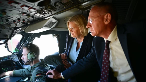 Beim ersten Mal wurde die Reise im letzten Moment abgesagt. Diesmal klappt es mit dem Besuch von Faeser und Karner in Damaskus. In Syrien gab es in der Zwischenzeit einen Wechsel im Amt des Innenministers. - © Sebastian Gollnow/dpa