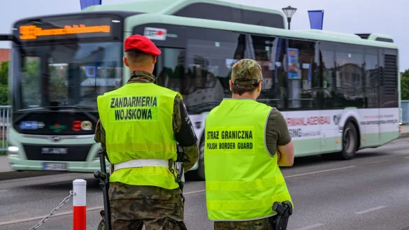 Der Verkehr in der Grenzregion läuft nach Angaben des Innenministeriums in Warschau reibungslos. - © Patrick Pleul/dpa