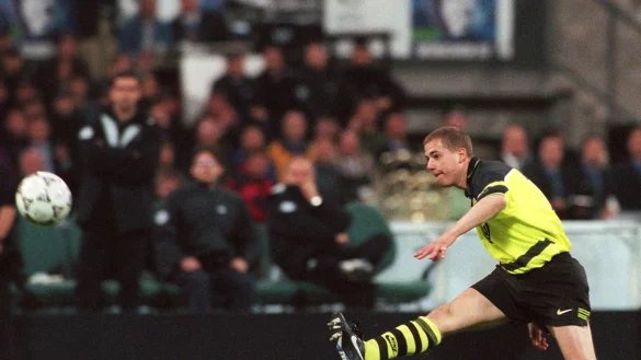 Lars Ricken und sein Schuss in die Geschichtsb&uuml;cher. - &copy; picture alliance / dpa