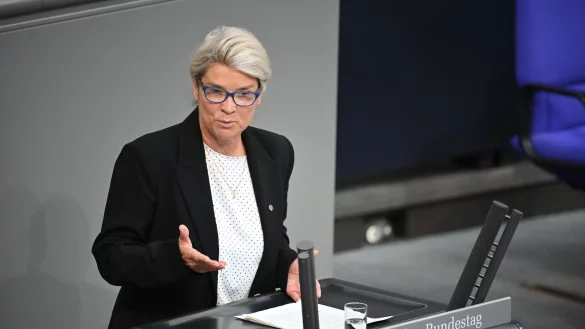 Ein Rauchverbot im Auto soll Schwangere und Minderj&auml;hrige vor den Gefahren des Passivrauchens sch&uuml;tzen, die CDU-Politikerin Borchardt warnt vor Symbolpolitik. (Symbolbild) - &copy; Katharina Kausche/dpa