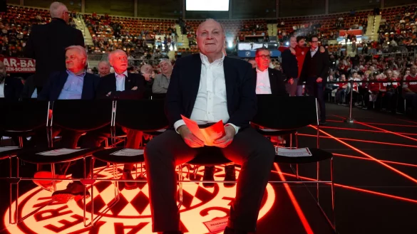 Laut Bayern Münchens Ehrenpräsident Uli Hoeneß ist ein Transfer von Florian Wirtz zum deutschen Rekordmeister derzeit ausgeschlossen. - © Sven Hoppe/dpa