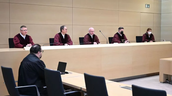 Der BGH-Senat hat die Verurteilung von Lina E. bestätigt. - © Uli Deck/dpa