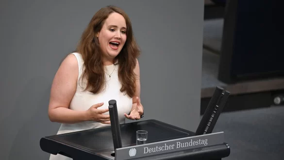 Lang sagt: «Die Menschen wollen sich darauf verlassen können, dass ihr T-Shirt nicht von Kindern genäht wurde.» (Archivbild) - © Katharina Kausche/dpa