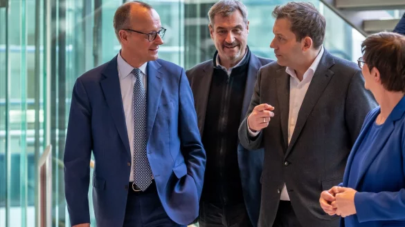 Die Spitzenverhandler trafen sich in der SPD-Zentrale. - © Michael Kappeler/dpa