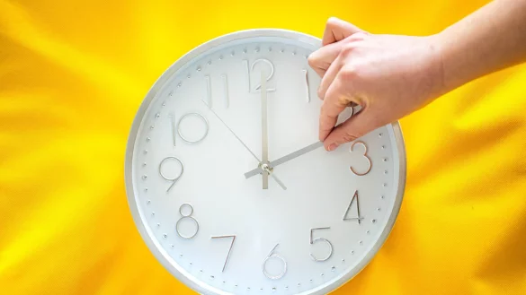In der Debatte um die Abschaffung der Zeitumstellung ist eine Lösung möglich, aber keine schnelle. (Symbolbild) - © Sina Schuldt/dpa
