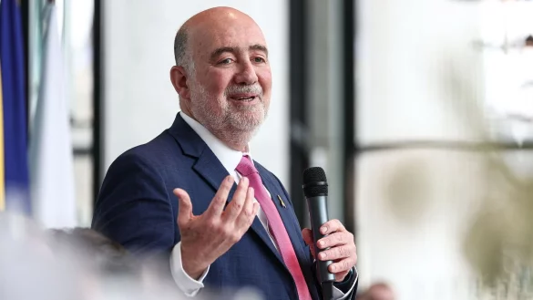 Der israelische Botschaft reagiert auf das "Drecksarbeit"-Zitat des Kanzlers - © Hannes P Albert/dpa