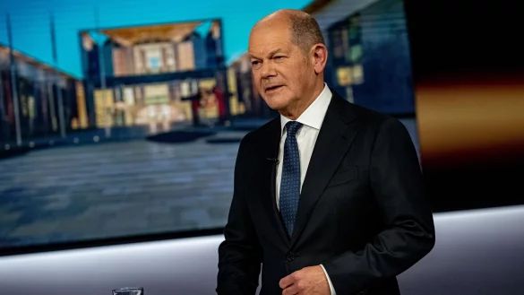 Kanzler Scholz zeigt sich offen f&uuml;r neue Ukraine-Hilfen, aber nur unter einer Bedingung. - &copy; Fabian Sommer/dpa