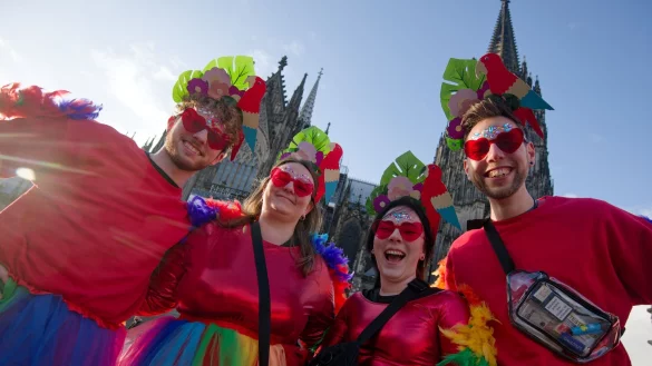 F&uuml;r den Rosenmontag k&ouml;nnen sich Karnevalisten &uuml;ber ein paar Sonnenstrahlen freuen. - &copy; Henning Kaiser/dpa