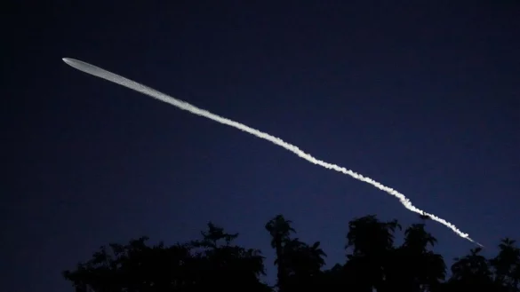 US-Pr&auml;sident Trump will b&uuml;rokratische H&uuml;rden f&uuml;r die heimische Raumfahrtindustrie aus dem Weg r&auml;umen. (Archivbild) - &copy; Damian Dovarganes/AP/dpa