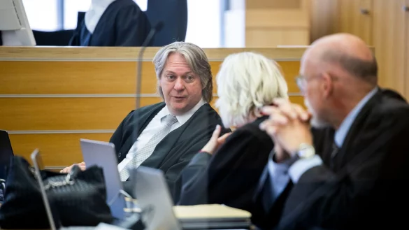 Im Strafprozess gegen vier Angeklagte im VW-Abgasskandal werden in diesen Tagen die Plädoyers der Verteidigung gehalten. (Archivbild) - © Michael Matthey/dpa-Pool/dpa