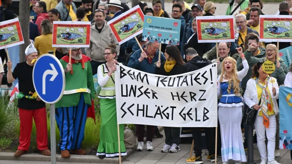 Protest am Tag der Hauptversammlung: Commerzbank-Besch&auml;ftigte k&auml;mpfen f&uuml;r Eigenst&auml;ndigkeit - &copy; Arne Dedert/dpa