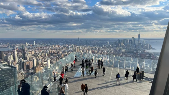 Immer weniger Deutsche zieht es in die USA (Archivbild) - © Benno Schwinghammer/dpa