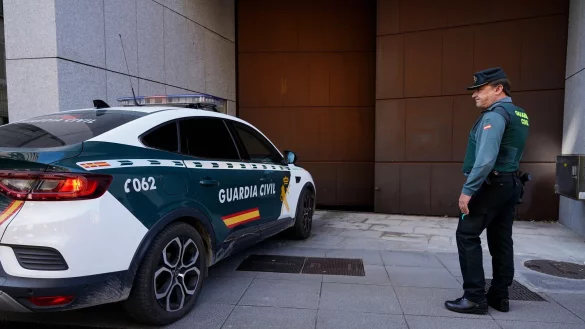Die Staatsanwaltschaft in Spanien hat Haftstrafen von je 25 Jahren und vier Monaten f&uuml;r deutsche Eltern beantragt, die ihre drei Kinder fast vier Jahre in ihrem Haus in der nordspanischen Stadt Oviedo eingesperrt hatten. (Archivfoto) - &copy; Juan Vega/EUROPA PRESS/dpa