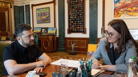 Der ukrainische Pr&auml;sident Wolodymyr Selenskyj beauftragt die stellvertretende Ministerpr&auml;sidentin Julia Swyrydenko mit einer Regierungsumbildung. - &copy; President Of Ukraine/APA Images/ZUMA Press Wire/dpa