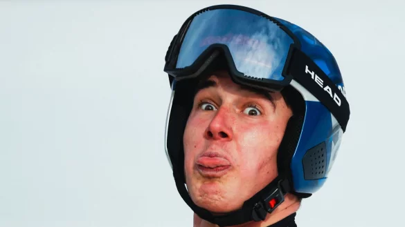 Frecher Sieger: Der Schweizer Franjo von Allmen sicherte sich WM-Gold in der Abfahrt. - © Jens Büttner/dpa