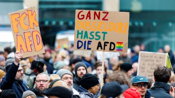 Am Samstag protestierten Tausende in der NRW-Landeshauptstadt gegen die AfD. - © Christoph Reichwein/dpa