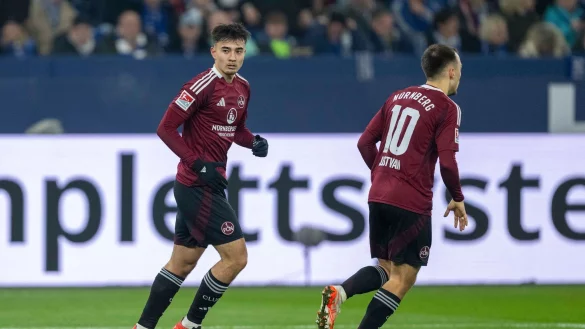 Jens Castrop (l) spielt in der neuen Saison f&uuml;r M&ouml;nchengladbach. - &copy; David Inderlied/dpa