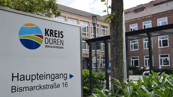 Das Verwaltungsgericht Düsseldorf hat die vorläufige Amtsenthebung des Dürener Landrats Wolfgang Spelthahn bestätigt. - © Kreis Düren/dpa