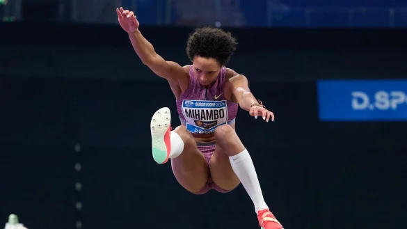 Malaika Mihambo holte sich beim Leichtathletik-Meeting in Düsseldorf den Sieg. - © Bernd Thissen/dpa