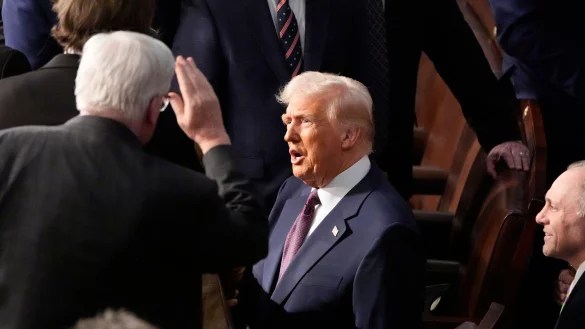 Donald Trump hat seine ersten Wochen im Amt in h&ouml;chsten T&ouml;nen gelobt. - &copy; Alex Brandon/AP/dpa