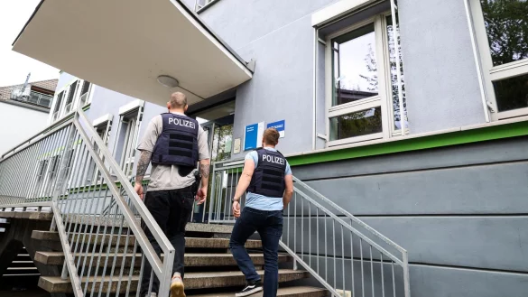 Nach Schreiben mit rechtsradikalen &Auml;u&szlig;erungen hat die Polizei vier Verd&auml;chtige ermittelt. (Archivbild) - &copy; Christoph Reichwein/dpa