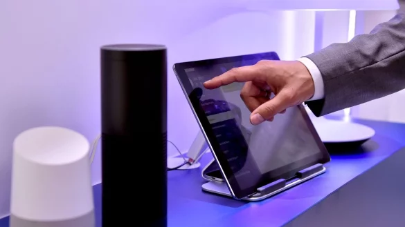 Daten, die etwa Ger&auml;te f&uuml;r das &laquo;smart Home&raquo; sammeln, sollen Nutzerinnen und Nutzern ab Freitag leichter zug&auml;nglich gemacht werden. (Symbolbild) - &copy; Britta Pedersen/zb/dpa