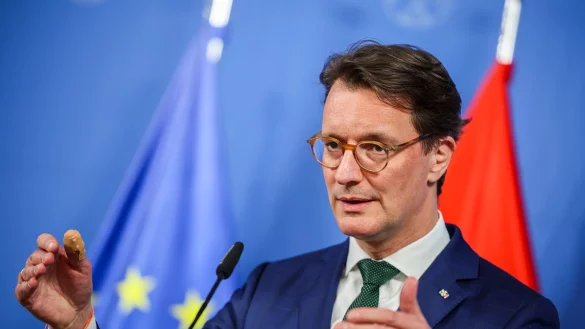 Nach der Regierungsbildung brauche es eine ehrliche Analyse zum Wahlkampf, forderte Hendrik Wüst. (Archivbild) - © Christoph Reichwein/dpa