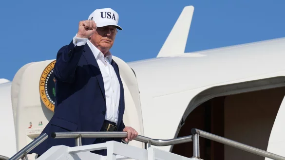 Trump findet die Idee einer neuen Musk-Partei «lächerlich» - © Jacquelyn Martin/AP/dpa