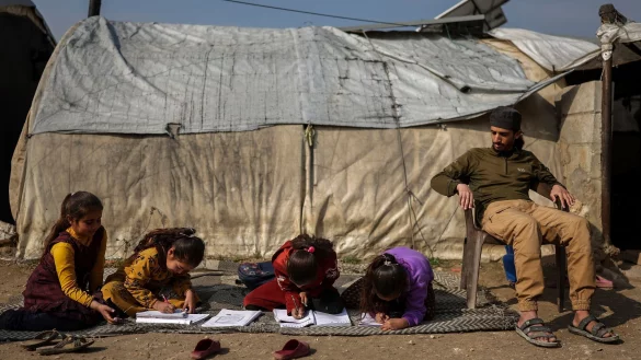 Können syrische Flüchtlinge in der EU auch eines Tages in ihre Heimat zurückkehren? (Archivbild) - © Ghaith Alsayed/AP/dpa