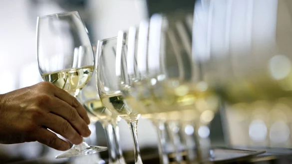 Weine aus den deutschen Regionen sind stärker von der Entwicklung betroffen. - © Frank Rumpenhorst/dpa