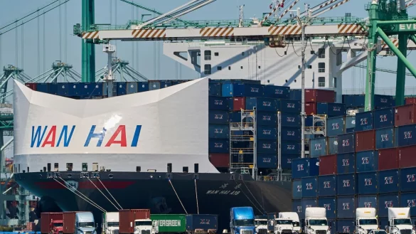 Die EU und die USA hatten im Zollstreit zuletzt eine Einigung erzielt. (Symbolbild) - &copy; Damian Dovarganes/AP/dpa