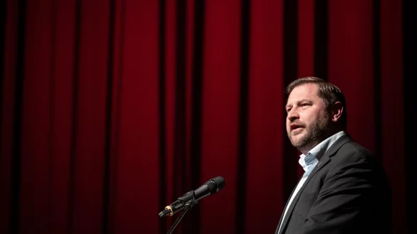 Die Ermittlungen gegen Solingens Oberbürgermeister Tim Kurzbach wurden eingestellt. (Archivbild) - © Fabian Strauch/dpa