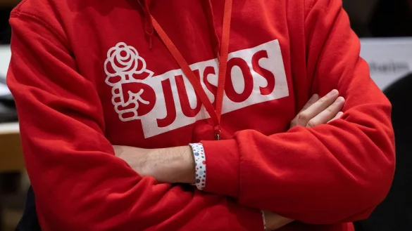 Mehrere Juso-Landesverbände halten nichts vom Koalitionsvertrag. (Archivbild) - © Marijan Murat/dpa