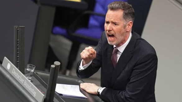 Christian Dürr, Fraktionsvorsitzender der FDP, rechnet ab mit der Migrationspolitik der Grünen. - © Michael Kappeler/dpa