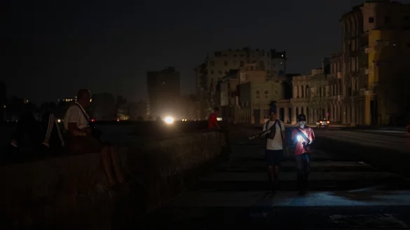 Im Karibikstaat Kuba kommt es immer wieder zu Stromausfällen. - © Ramon Espinosa/AP/dpa