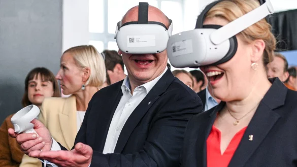 Berlins Regierender Bürgermeister Kai Wegner (CDU) und Wirtschaftssenatorin Franziska Giffey (SPD) sehen Berlin als wichtigsten Gaming-Standort Deutschlands. - © Jens Kalaene/dpa