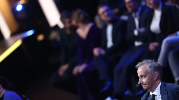 Jan B&ouml;hmermann sagt den Auftritt von Rapper Chefket bei seiner Ausstellung in Berlin wegen Antisemitismus-Vorw&uuml;rfen ab. - &copy; Rolf Vennenbernd/dpa