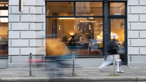 Viele Menschen geben der Studie zufolge Caf&eacute;s oder Restaurant als Grund f&uuml;r den Besuch der Innenstadt an. - &copy; Hannes P. Albert/dpa