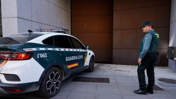 Spanische Polizisten haben drei Kinder befreit, die von ihren deutschen Eltern jahrelang zu Hause in der nordspanischen Stadt Oviedo eingesperrt worden waren. - &copy; Juan Vega/EUROPA PRESS/dpa