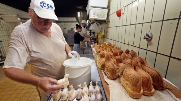 Die Preise für Eier und Schokolade sind im vergangenen Jahr deutlich gestiegen, wie das Statistische Bundesamt mitteilt. - © Karl-Josef Hildenbrand/dpa