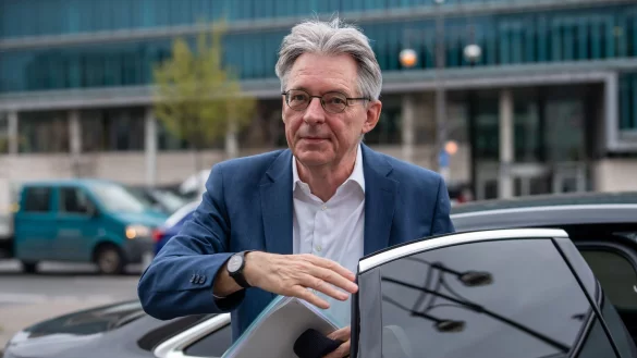 SPD-Politiker Achim Post wirbt für den Koalitionsvertrag mit der Union. (Archivbild) - © Michael Kappeler/dpa