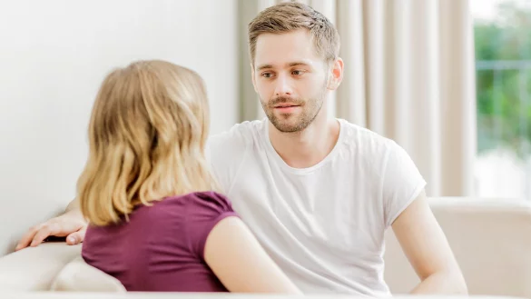 Viele Männer reden nicht gerne über ihr Gehalt - und wenn, korrigieren sie es gerne mal nach oben. - © Monique Wüstenhagen/dpa-tmn