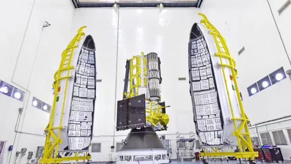 Der NISAR-Satellit im indischen Weltraumbahnhof Satish Dhawan Space Center. (Foto Archiv) - © Uncredited/Indian Space Research Organization/NASA/AP/dpa