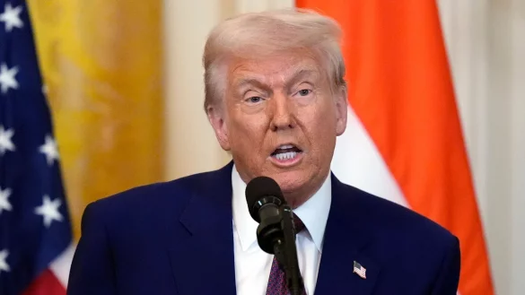 Mit Blick auf die Stärke der US-Truppen in Europa hat Donald Trump vorerst etwas Entwarnung gegeben. (Archivbild) - © Alex Brandon/AP/dpa