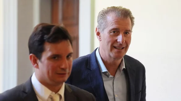 Hensel berichtete (r.) im Gericht &uuml;ber den jahrelangen Sorgerechtsstreit mit seiner Ex-Frau. - &copy; Marcus Brandt/dpa