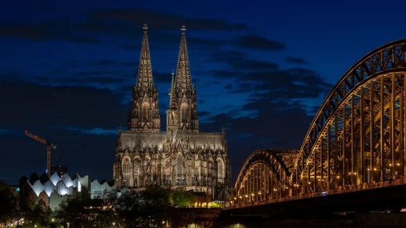Rund 700 Lampen sind für die Beleuchtung im Einsatz. - © Thomas Banneyer/dpa