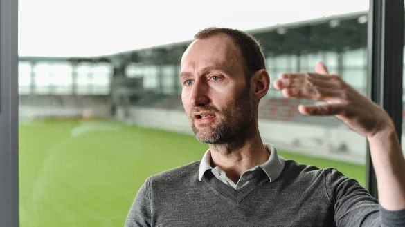 Jochen Sauer soll Medienberichten zufolge ein Kandidat für den Sportvorstand bei Schalke 04 sein. - © Andreas Gebert/dpa