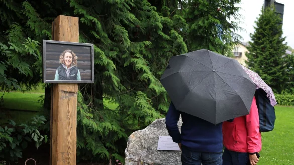 Im Partenkirchener Kurpark wurde schon ein tempor&auml;rer Gedenkort eingerichtet. - &copy; Karl-Josef Hildenbrand/dpa